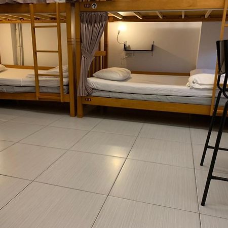Backpacker 41 Hostel - Тайчжун Екстер'єр фото